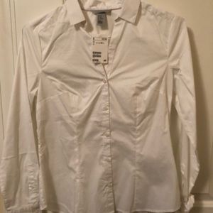 White long sleeved tapered cotton shirt.